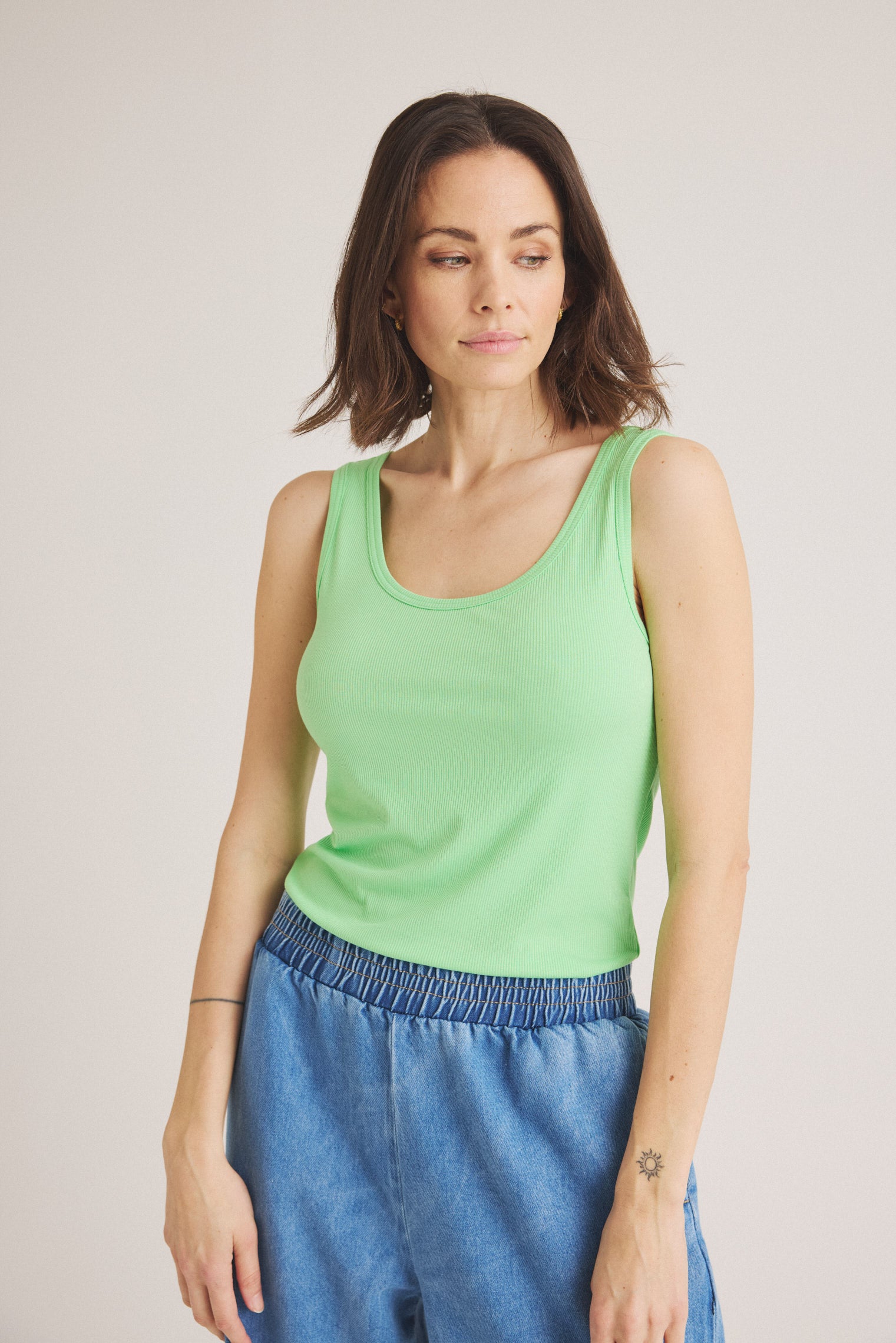 LUXZUZ // ONE TWO Adelina Top Top 679 Poison Green