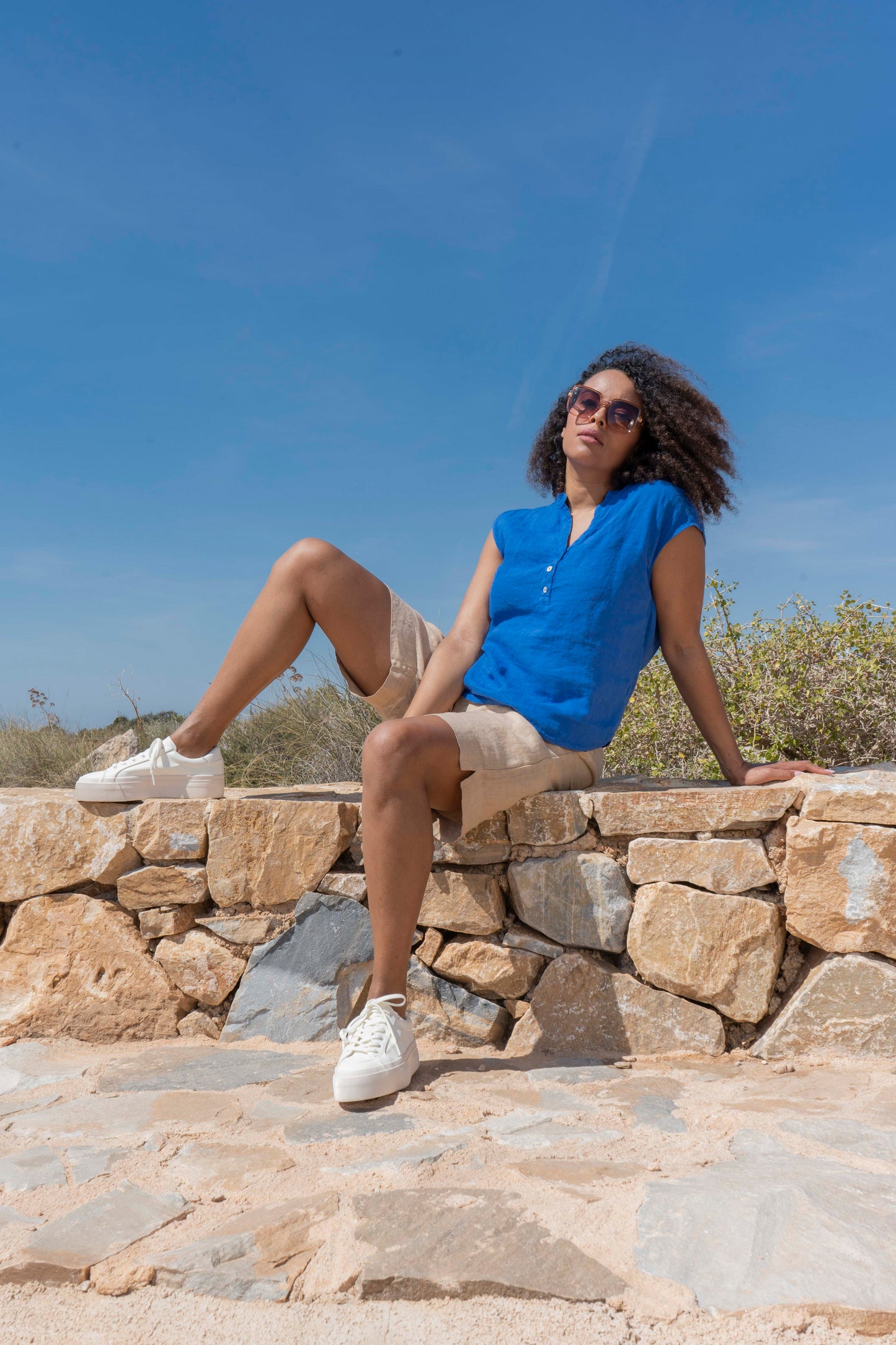 LUXZUZ // ONE TWO Kikantia Top Top 558 Dazzling Blue