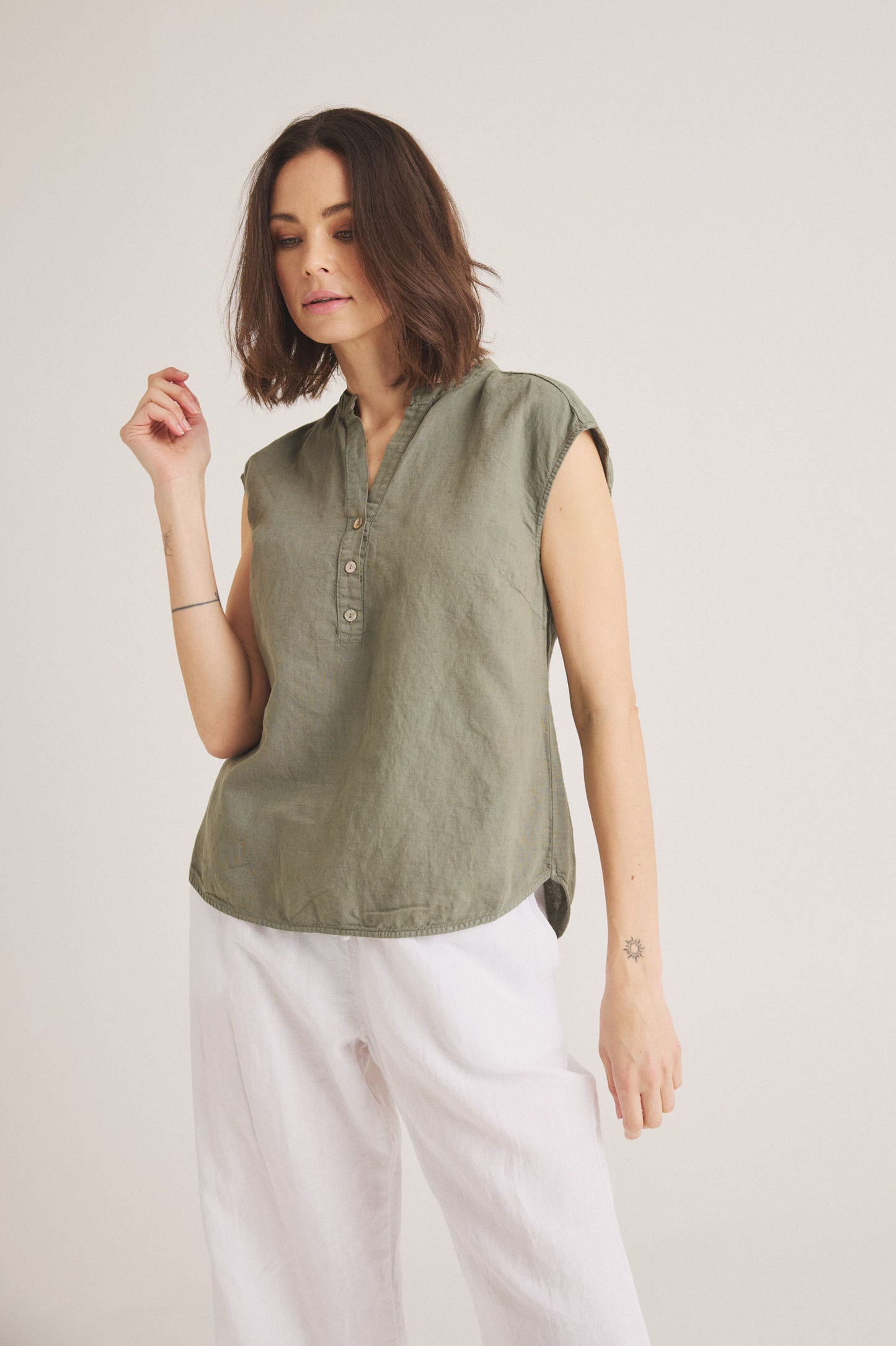 LUXZUZ // ONE TWO Kikantia Top Top 601 Cactus