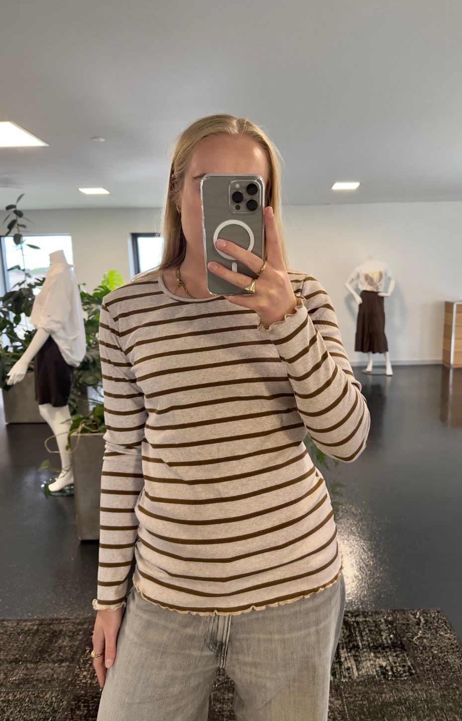 LUXZUZ // ONE TWO Sigba T-shirt T-Shirt 759 Light Taupe