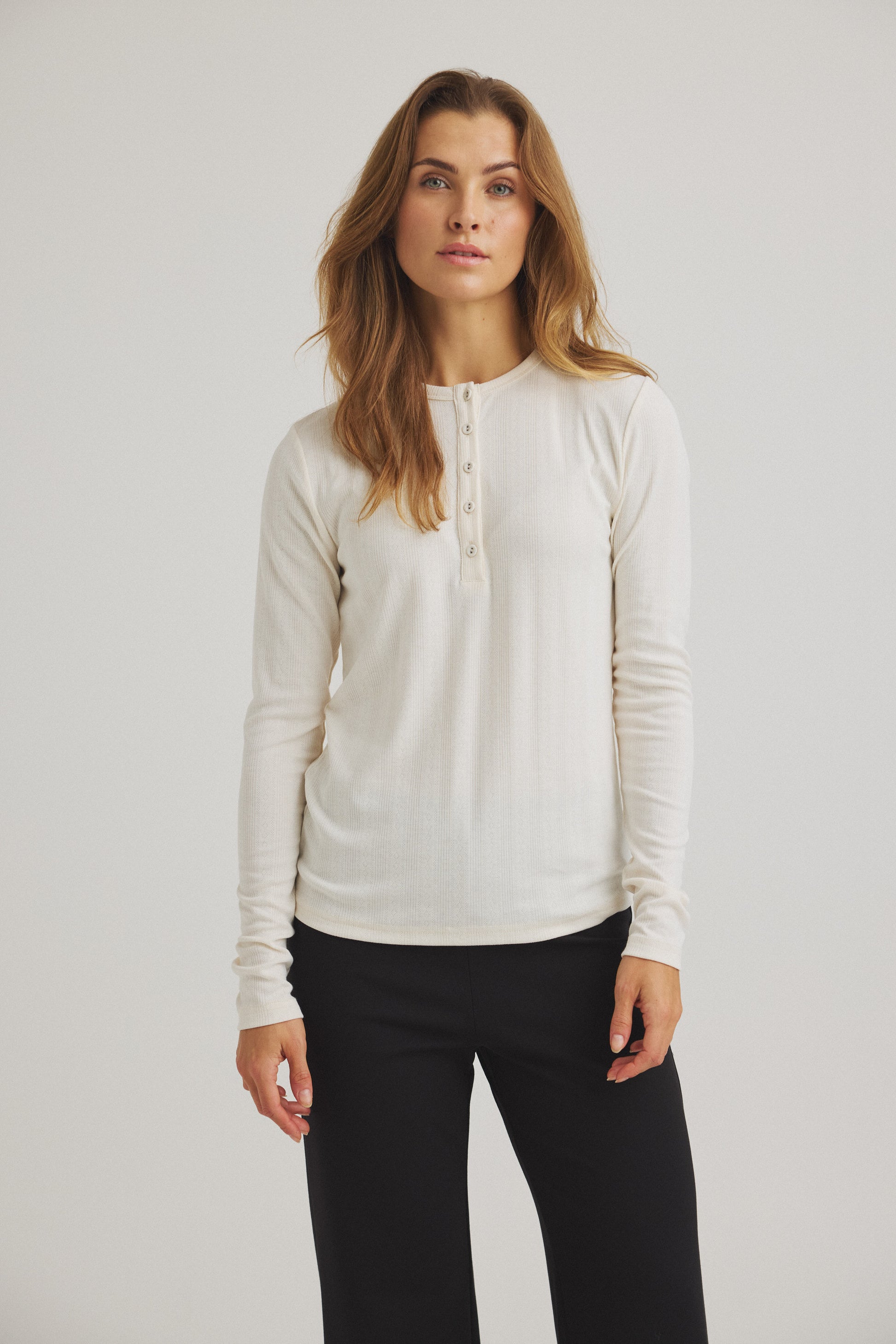 LUXZUZ // ONE TWO Ambutto Pointelle T-shirt T-Shirt 741 Ecru