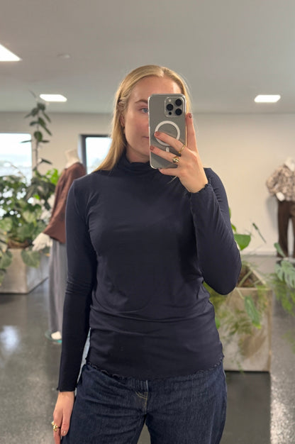 LUXZUZ // ONE TWO Jachio Bamboo Rollneck T-Shirt 577 Night Blue