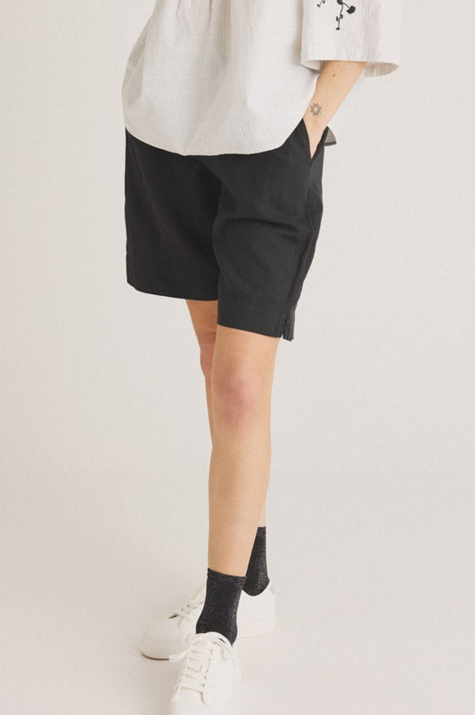 LUXZUZ // ONE TWO Lailai Shorts Shorts 999 Black