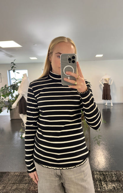 LUXZUZ // ONE TWO Wollenio T-Shirt T-Shirt 999 Black